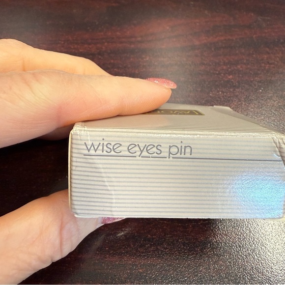 Vintage Avon Goldtone Owl Brooch “wise eyes” NIB 1992 - Picture 3 of 5